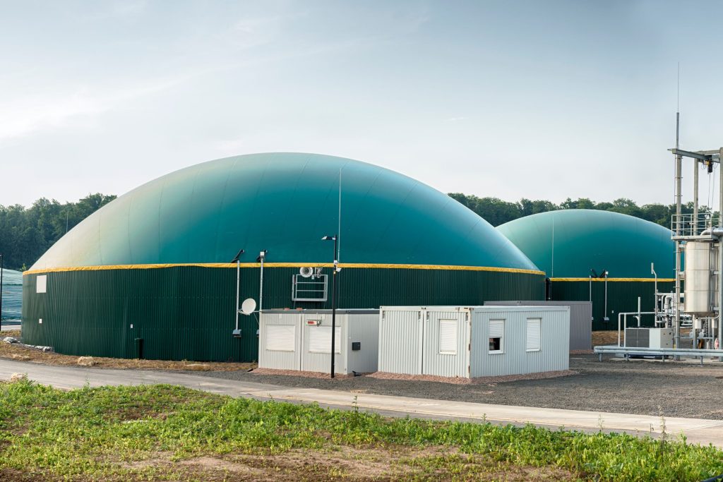 Énergie de la biomasse, mise en évidence de la production d'énergie à partir de matériaux organiques, signe des énergies renouvelables