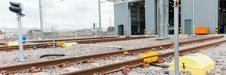 Vue sur un dépôt ferroviaire équipé du DPPS de Zonegreen